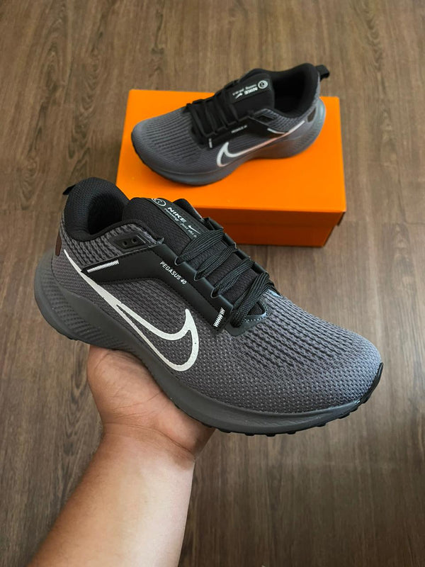 PEGASUS 40-GRAFITE PRETO