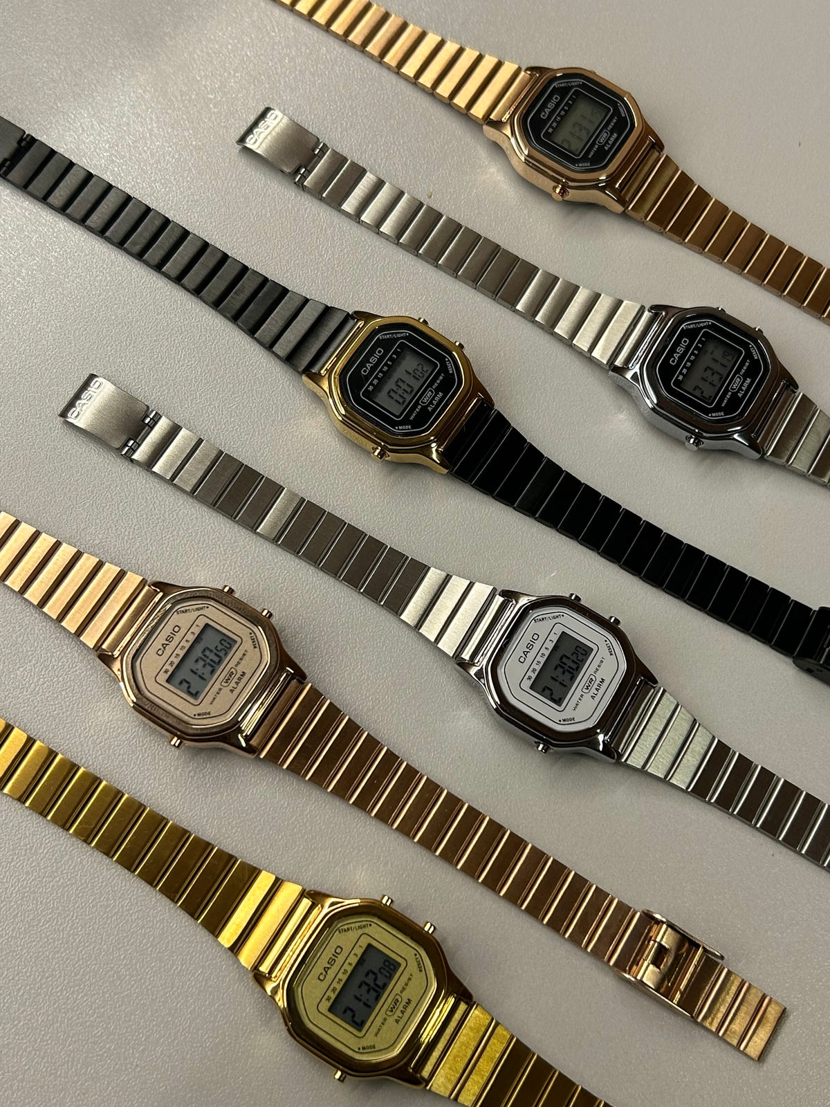 Relógio Digital Vintage Unissex em Aço Inoxidável – Estilo Retrô com Alarme, Calendário e Resistênte à Água