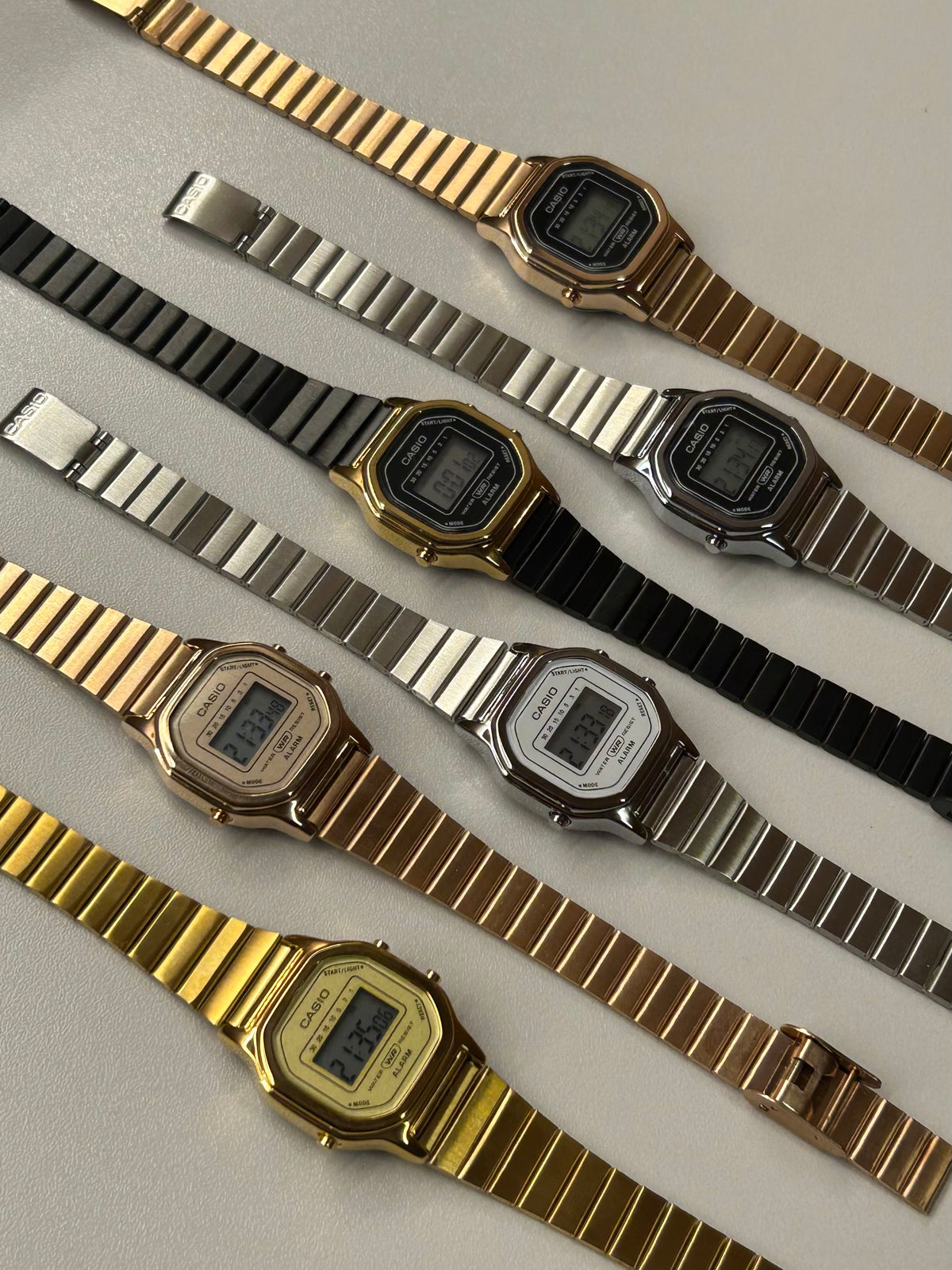 Relógio Digital Vintage Unissex em Aço Inoxidável – Estilo Retrô com Alarme, Calendário e Resistênte à Água