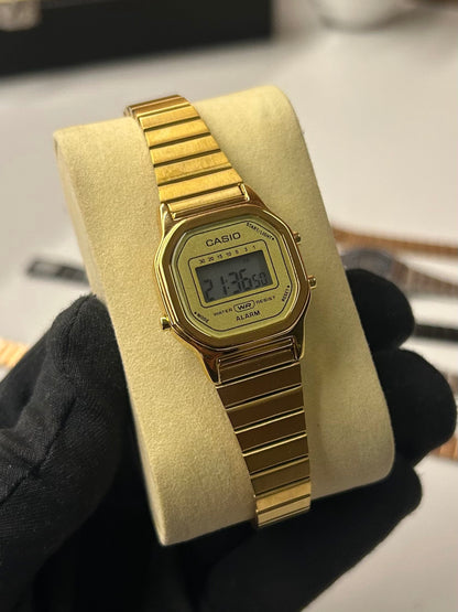 Relógio Digital Vintage Unissex em Aço Inoxidável – Estilo Retrô com Alarme, Calendário e Resistênte à Água