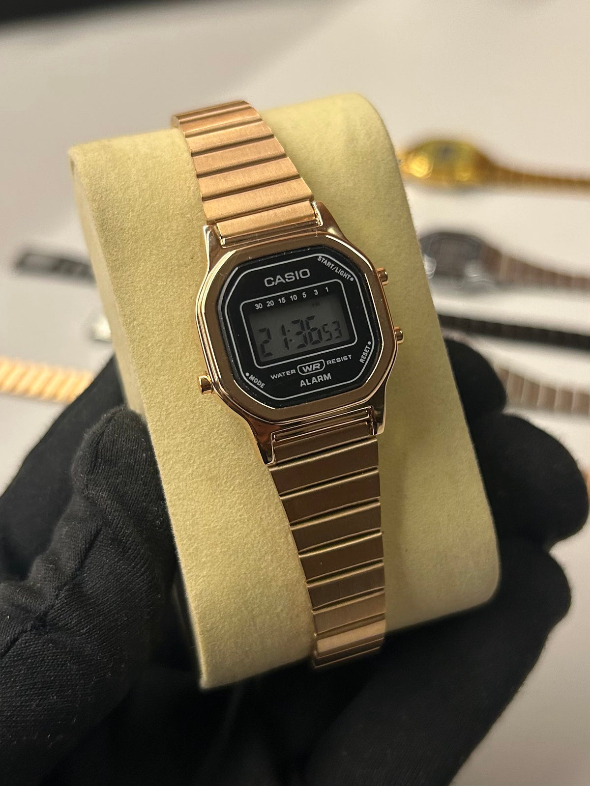 Relógio Digital Vintage Unissex em Aço Inoxidável – Estilo Retrô com Alarme, Calendário e Resistênte à Água