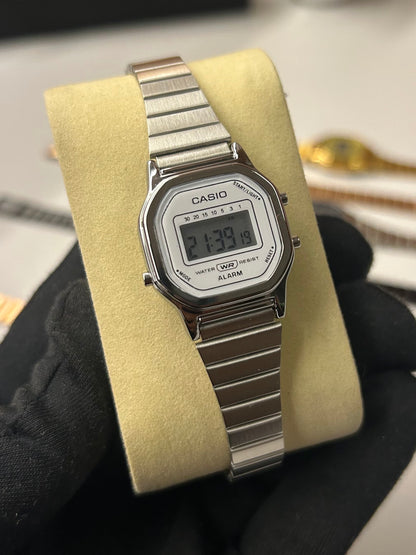 Relógio Digital Vintage Unissex em Aço Inoxidável – Estilo Retrô com Alarme, Calendário e Resistênte à Água