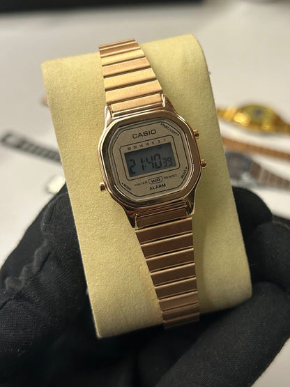 Relógio Digital Vintage Unissex em Aço Inoxidável – Estilo Retrô com Alarme, Calendário e Resistênte à Água