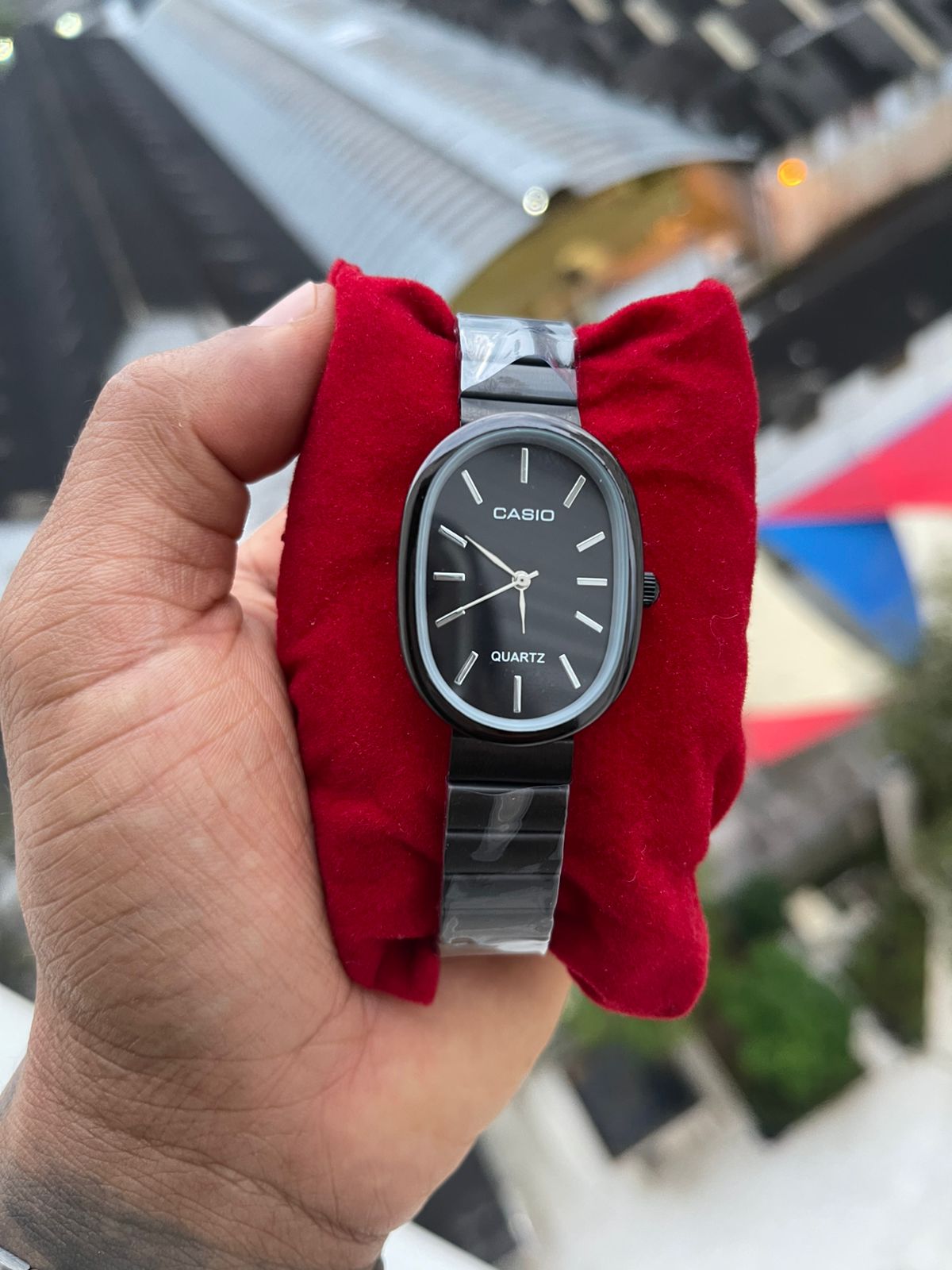 Relógio Feminino Casio Analógico Oval Prata com Pulseira de Aço
