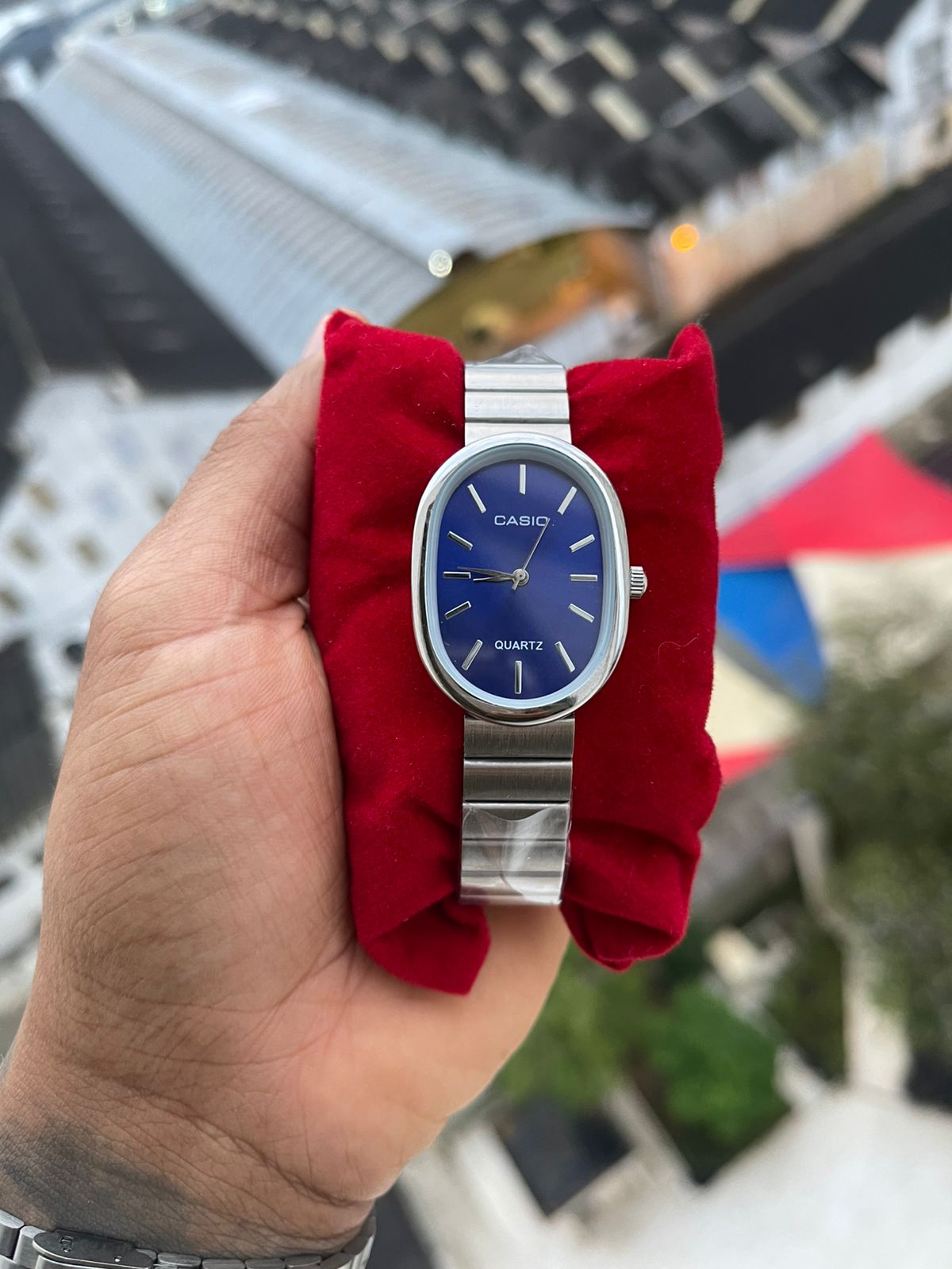 Relógio Feminino Casio Analógico Oval Prata com Pulseira de Aço