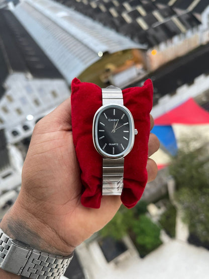 Relógio Feminino Casio Analógico Oval Prata com Pulseira de Aço