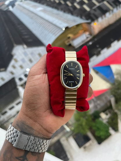 Relógio Feminino Casio Analógico Oval Prata com Pulseira de Aço