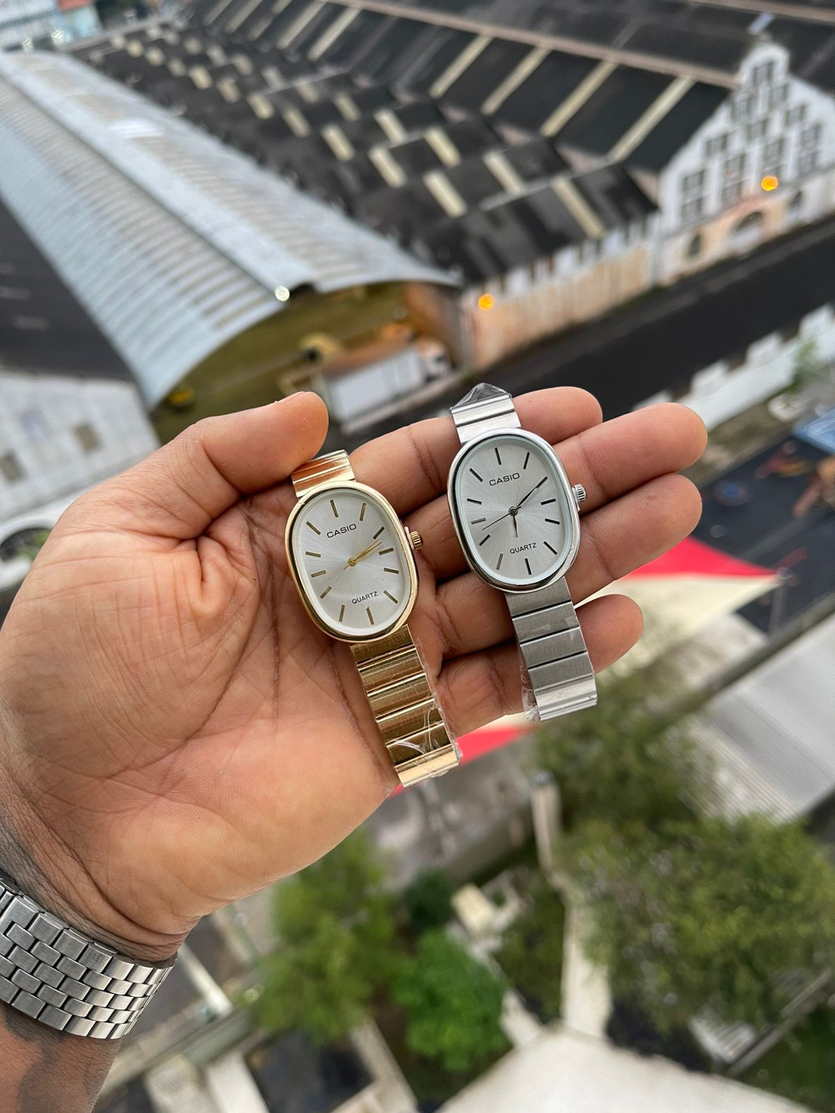 Relógio Feminino Casio Analógico Oval Prata com Pulseira de Aço